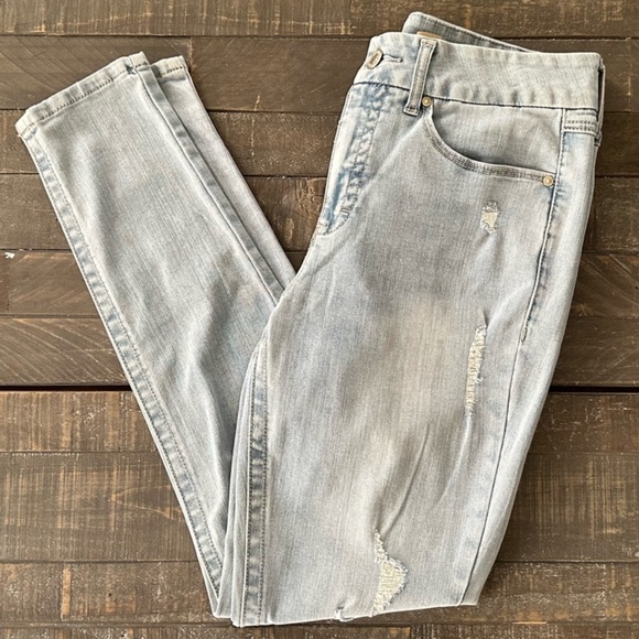 Seven7 Tummyless High Rise Skinny Jeans Light Wash Distressed Denim Size 10 - Picture 1 of 12